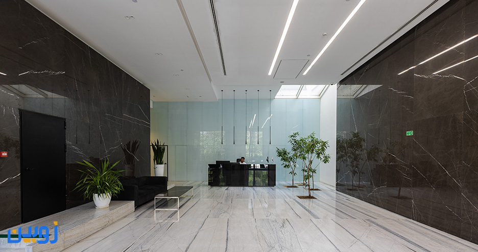 سفارش پارتیشن شیشه ای طرح دار، نصب شیشه سکوریت، طراحی دوردوشی شیشه ای و درب اسلایدینگ با خدمات تخصصی زوبین شیشه