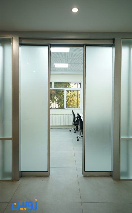 سفارش درب‌ کشویی اتوماتیک با کمترین قیمت و بهترین کیفیت از زوبین شیشه